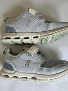 On Running Kids Cloud Sneakers in Light Gray with Mint Green Accents